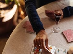 «El vino perfecto», una historia de bodegueros y suspense, gana el Concurso Monastrell 2025