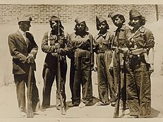 La UA expone inéditas fotos de la Guerra Civil donadas a su Archivo