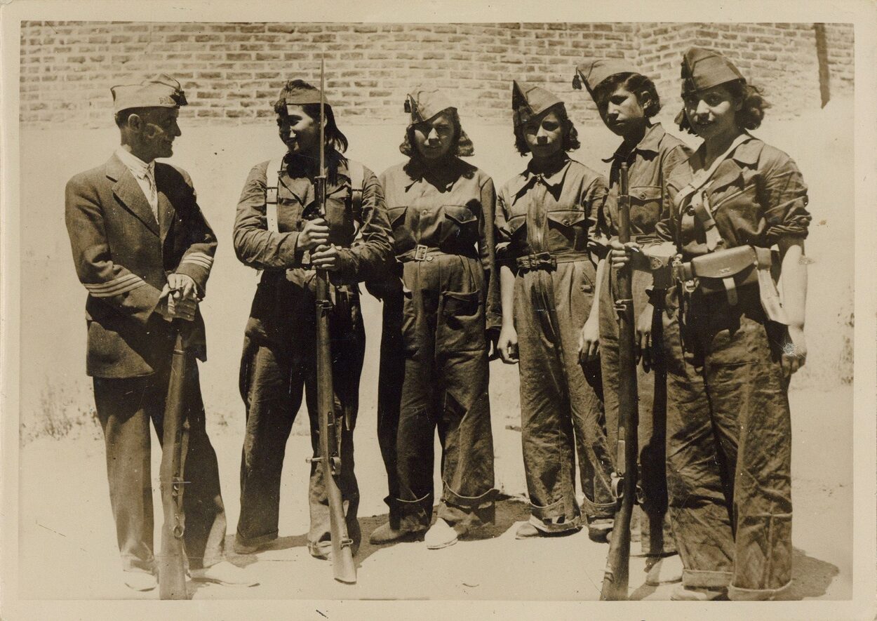 La UA expone inéditas fotos de la Guerra Civil donadas a su Archivo