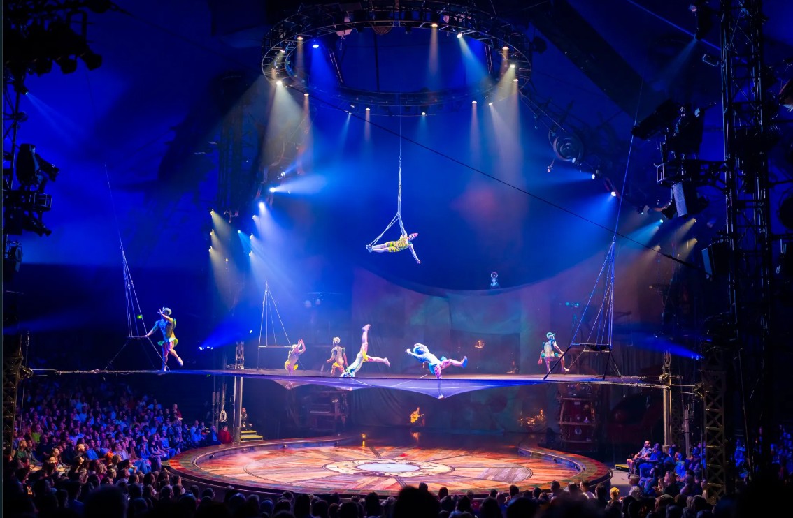 KURIOS del Cirque du Soleil ilumina Alicante: magia hasta el 23 de agosto