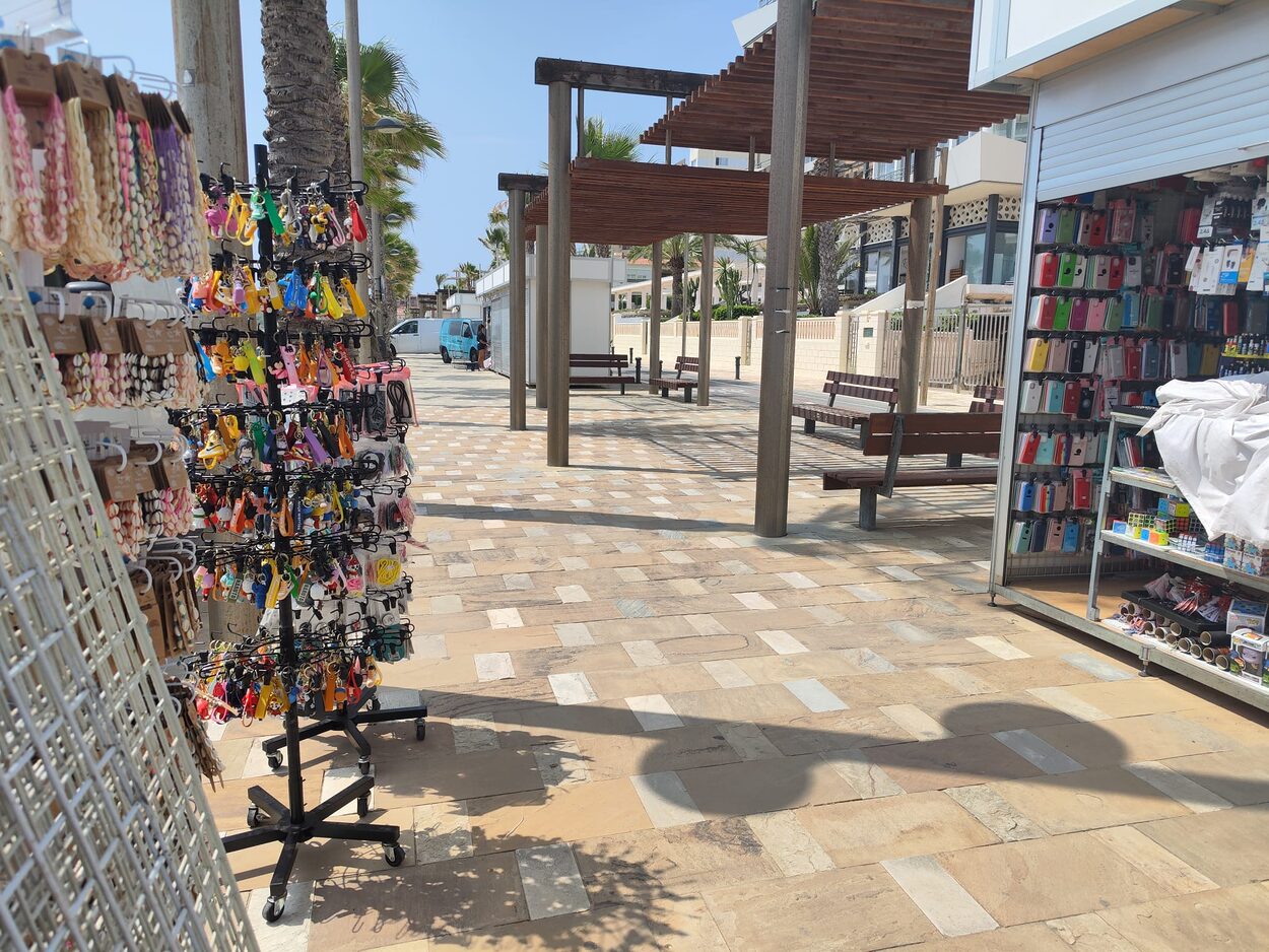 El Mercado de Artesanía regresa a la Playa de San Juan hasta septiembre