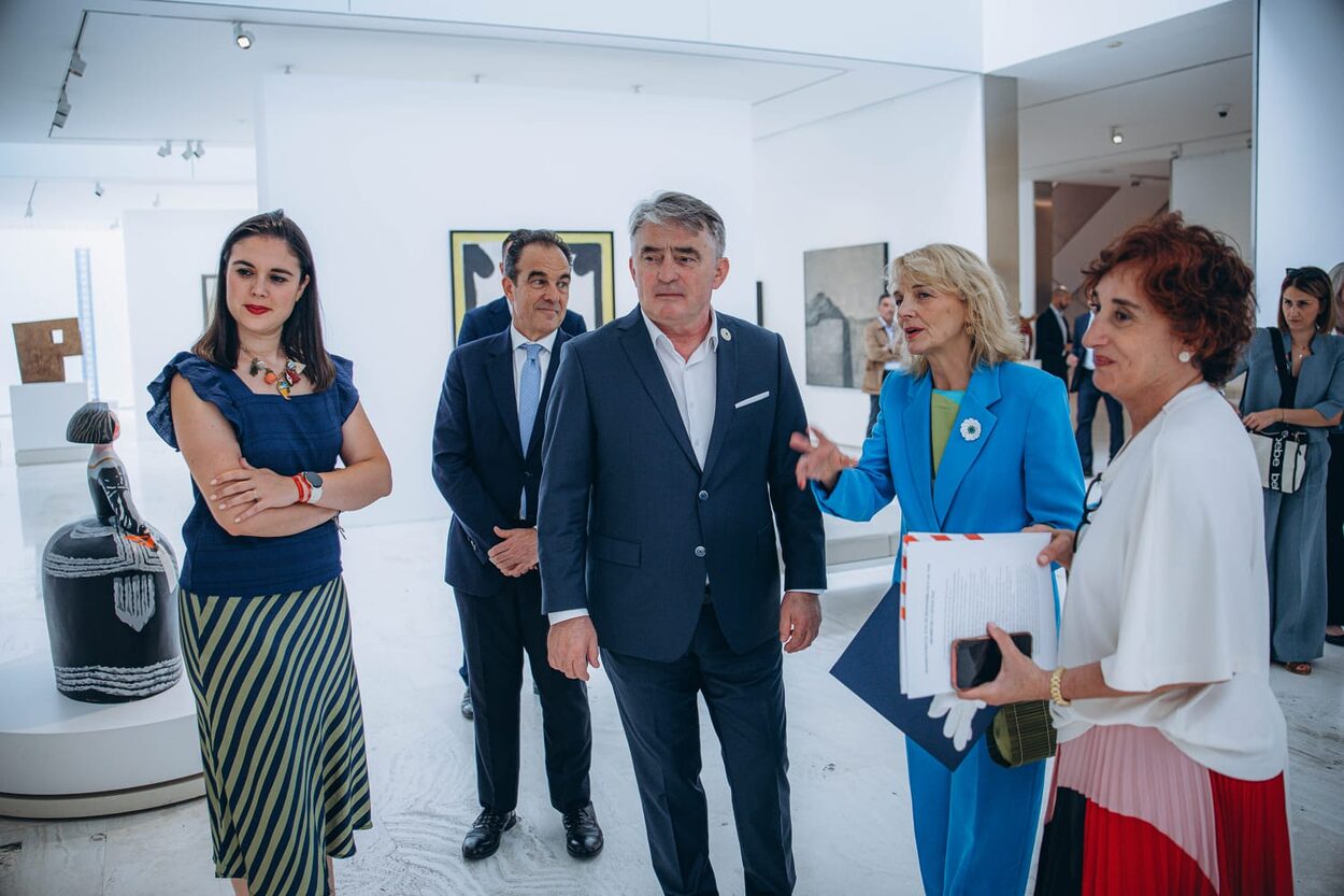 MACA expone ‘Madre de Srebrenica’: arte y memoria contra el olvido del genocidio